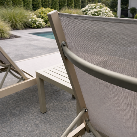 Комплект із 2 шезлонгів Siesta Tropic +  Стіл Siesta Ocean Side Table - Taupe4