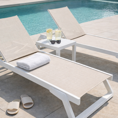 Комплект із 2 шезлонгів Siesta Tropic +  Стіл Siesta Ocean Side Table - White Taupe2