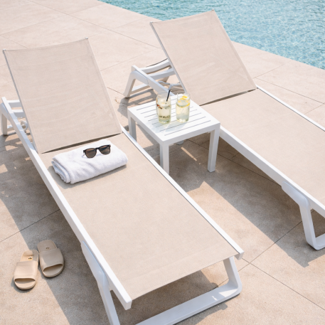 Комплект із 2 шезлонгів Siesta Tropic +  Стіл Siesta Ocean Side Table - White Taupe1